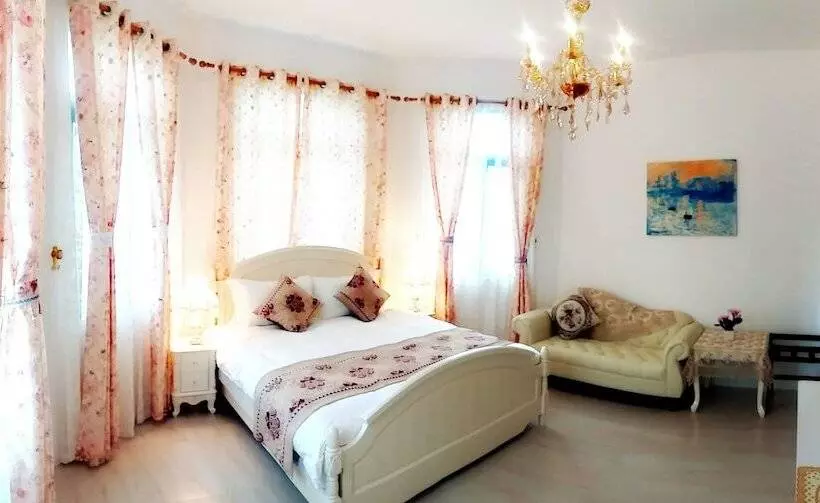 تختخواب و صبحانه Gihak Homestay