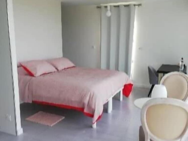 ベッドアンドブレックファースト Le Pilotis