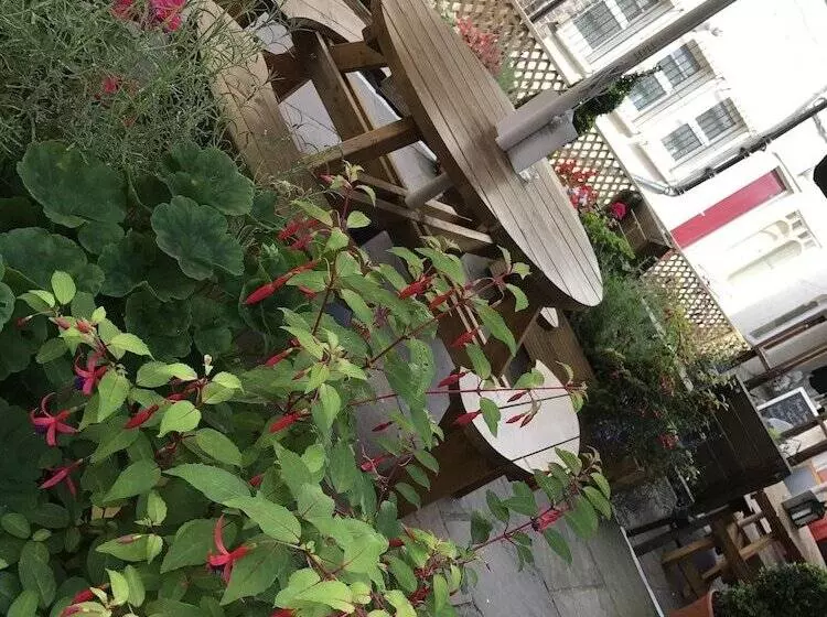 Hostelli Chapter Two Bar