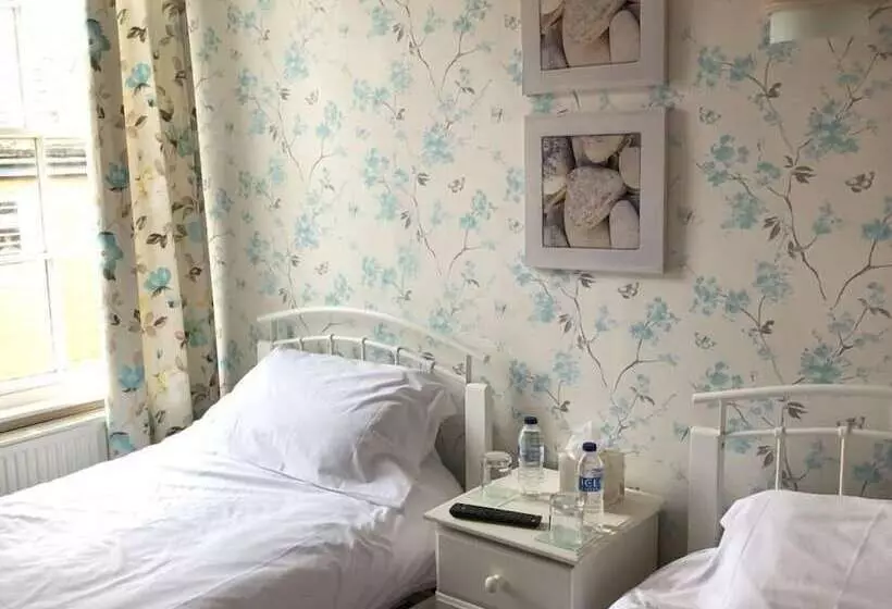 Hostelli Chapter Two Bar