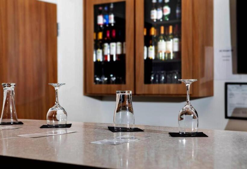 فندق Fairfield Inn & Suites By Marriott Richmond Airport