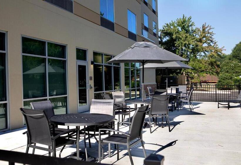 فندق Fairfield Inn & Suites By Marriott Richmond Airport