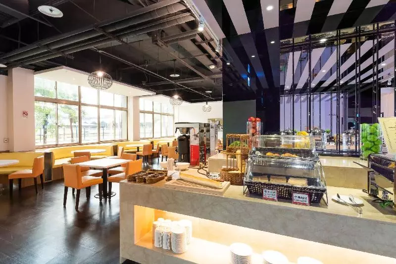 Holiday Garden Hotel Skm Park