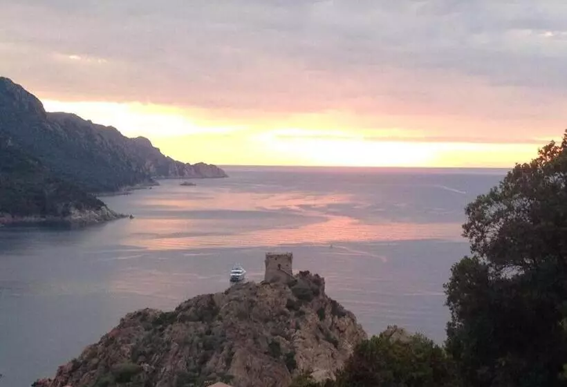 Hotelli Le Monte Rosso