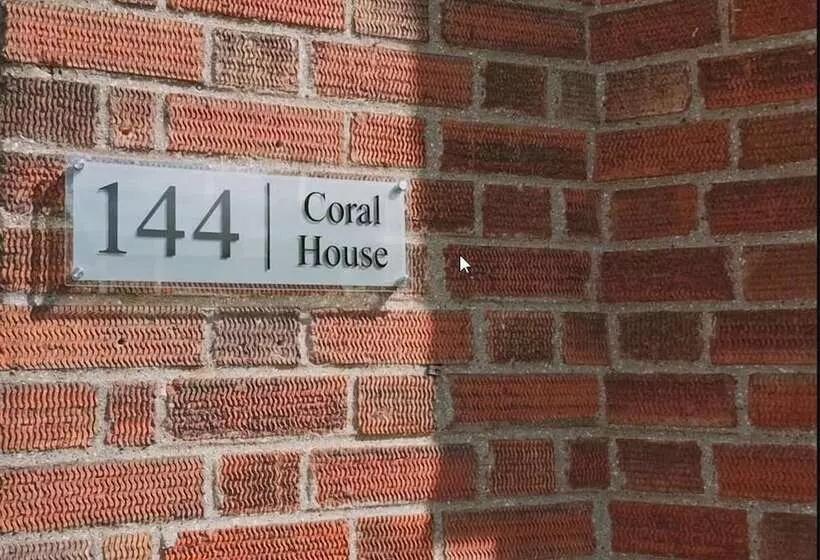 پانسیون Coral House