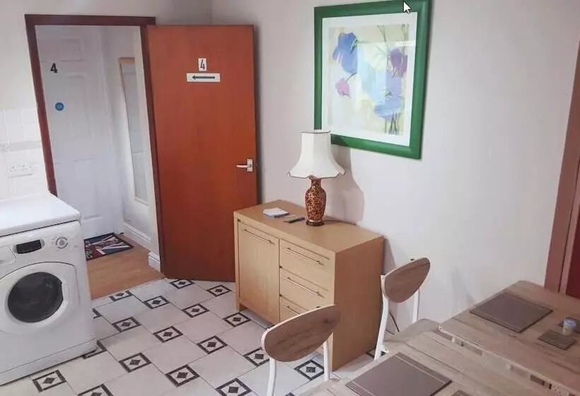 پانسیون Coral House