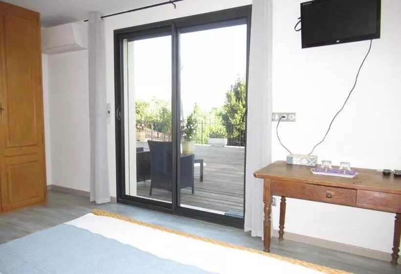 Bed and Breakfast Le Bastidon De Cucuron