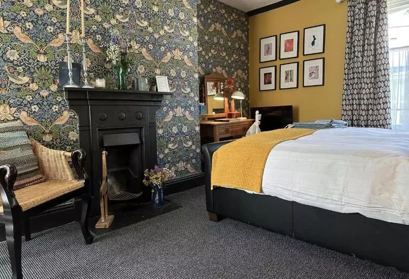 Aamiaismajoitus (B&B) One Drake Road, Tavistock, Devon