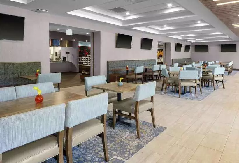 هتل Embassy Suites By Hilton Grand Rapids Downtown,mi