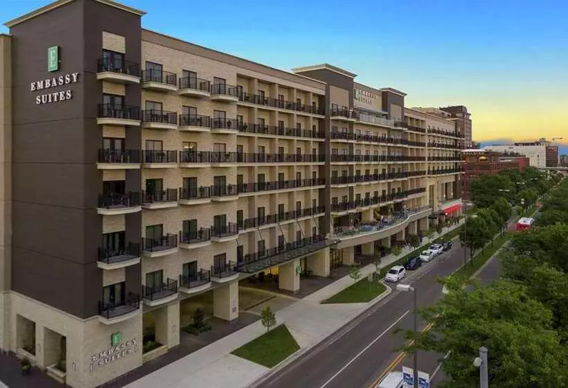 هتل Embassy Suites By Hilton Grand Rapids Downtown,mi
