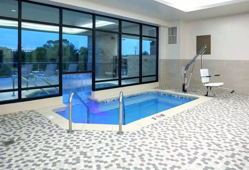 هتل Embassy Suites By Hilton Grand Rapids Downtown,mi