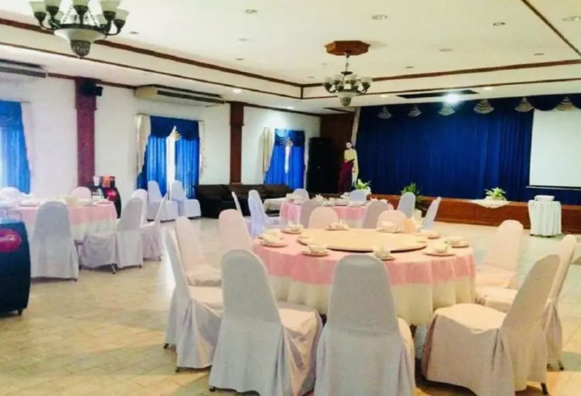 ホテル Chainatgrand