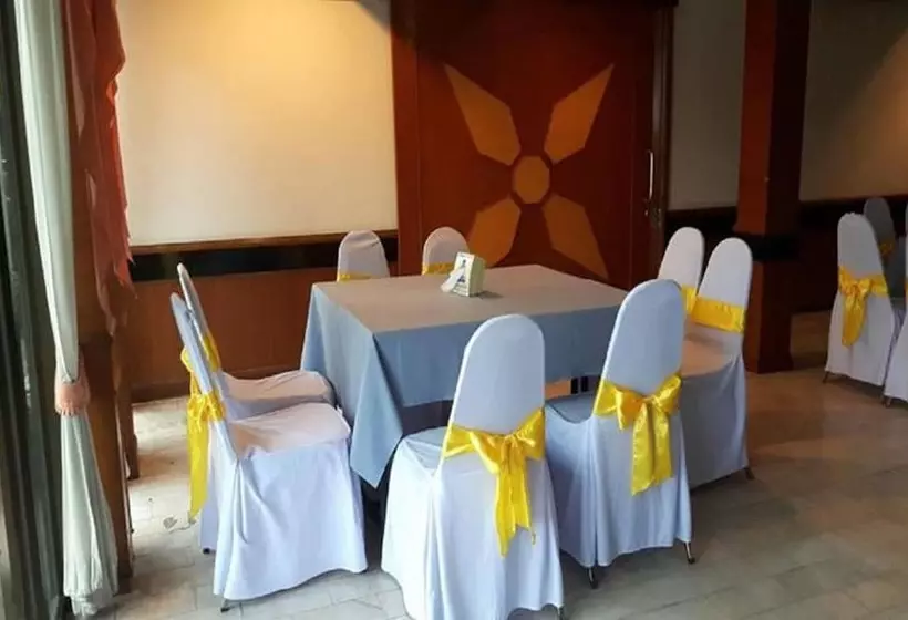 ホテル Chainatgrand