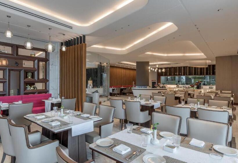 هتل Neelkanth Sarovar Premiere