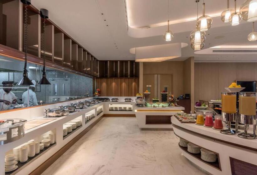 هتل Neelkanth Sarovar Premiere