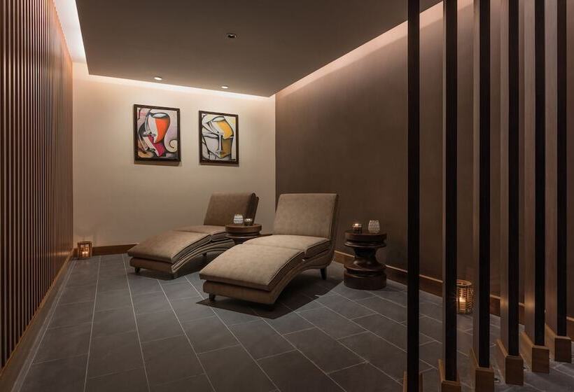 هتل Neelkanth Sarovar Premiere