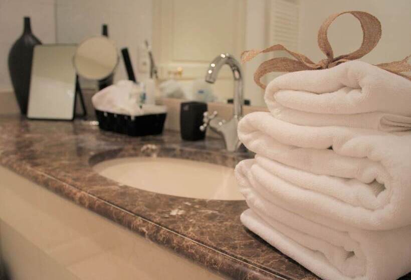 بنسيون Chambre D Hotes Les Rives De La Tronne