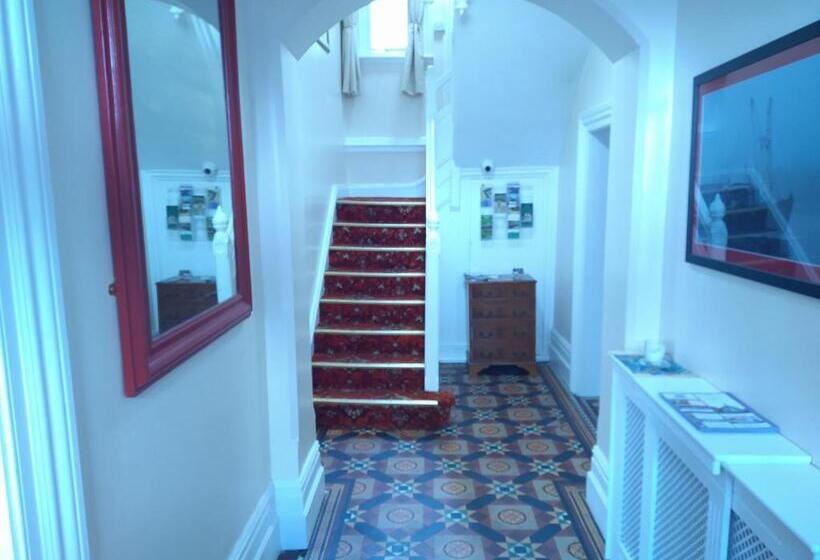 Пансион The Russet House