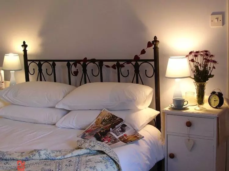 Aamiaismajoitus (B&B) Basset Cottage