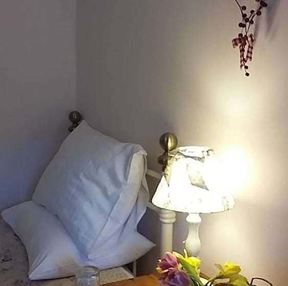 مبيت وإفطار Basset Cottage