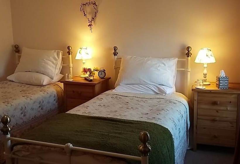 مبيت وإفطار Basset Cottage