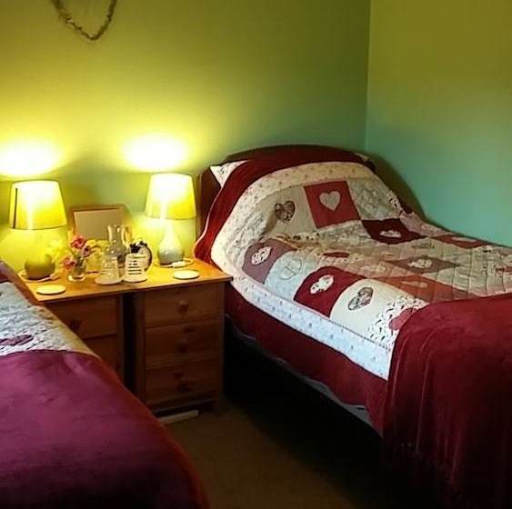 مبيت وإفطار Basset Cottage