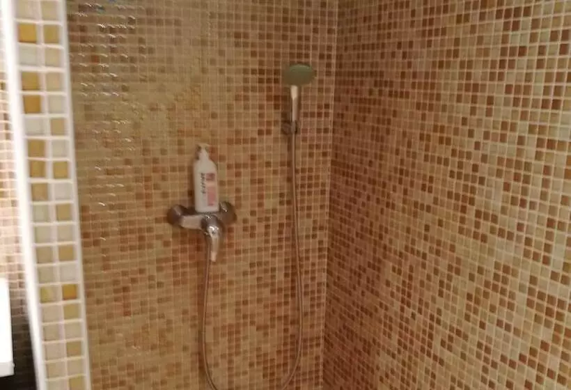 تختخواب و صبحانه Chambre D Hotes La Cigalière