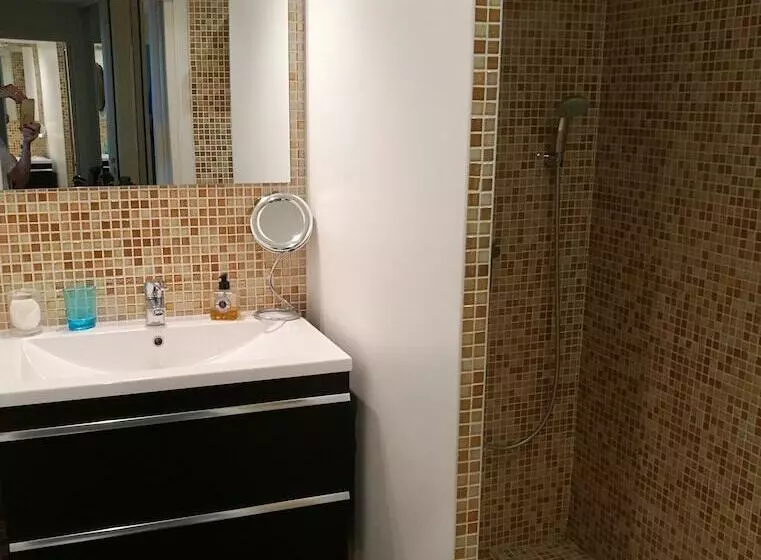 تختخواب و صبحانه Chambre D Hotes La Cigalière