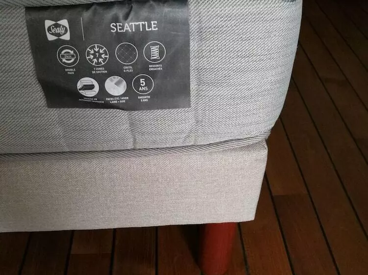 تختخواب و صبحانه Chambre D Hotes La Cigalière