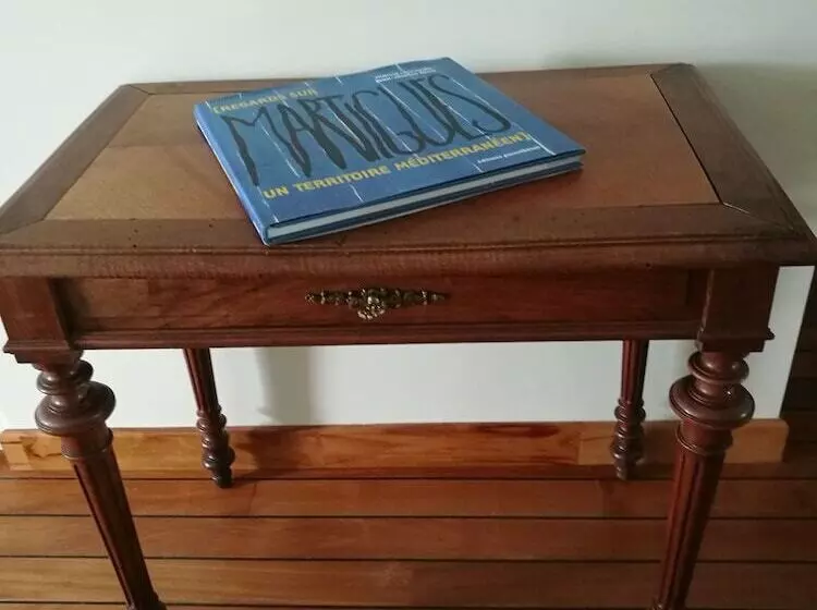 تختخواب و صبحانه Chambre D Hotes La Cigalière