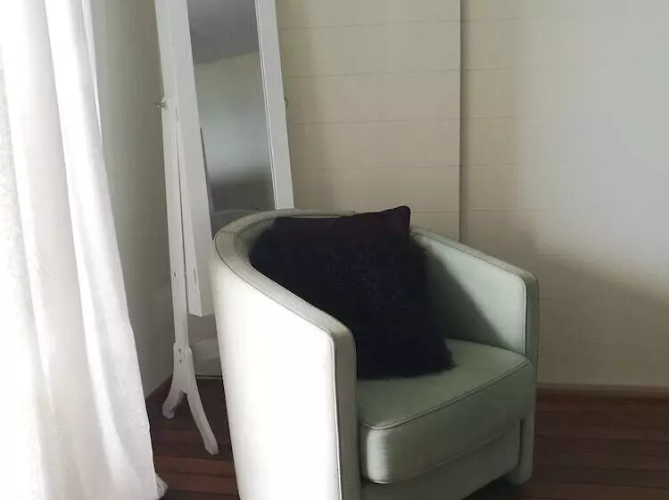 تختخواب و صبحانه Chambre D Hotes La Cigalière