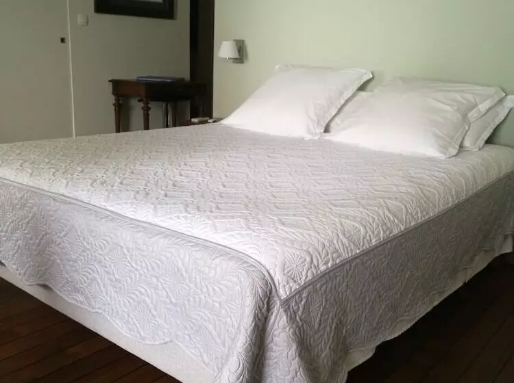 تختخواب و صبحانه Chambre D Hotes La Cigalière