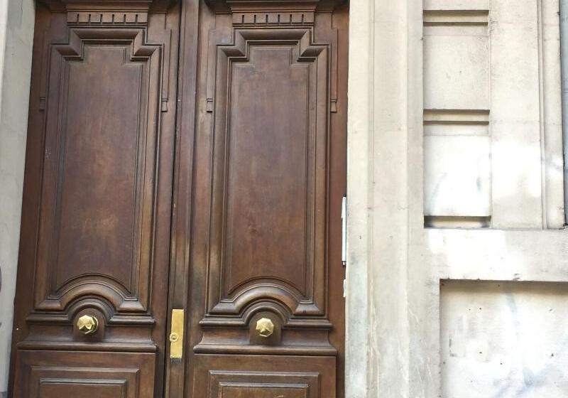 تختخواب و صبحانه Liberté