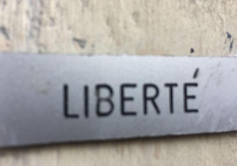 تختخواب و صبحانه Liberté