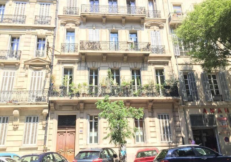 تختخواب و صبحانه Liberté