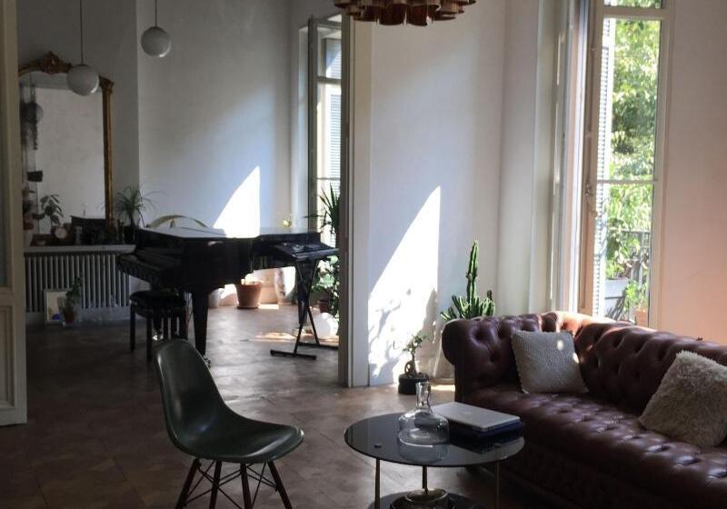 تختخواب و صبحانه Liberté