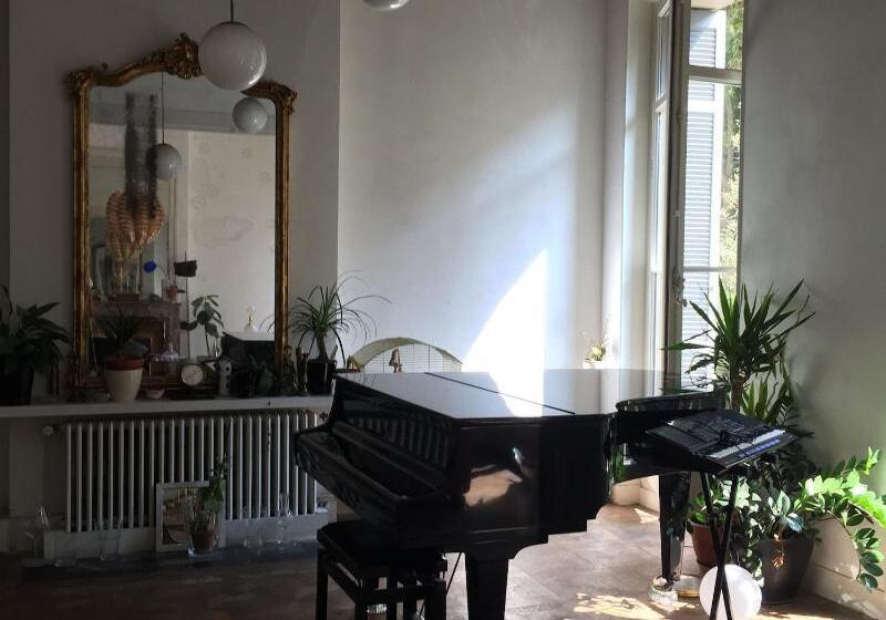 تختخواب و صبحانه Liberté