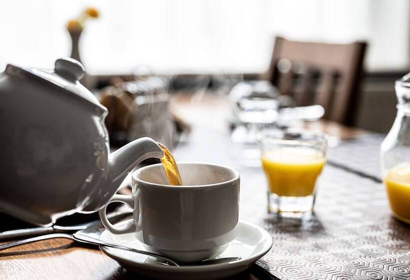 تختخواب و صبحانه Crescent Lodge Guest House