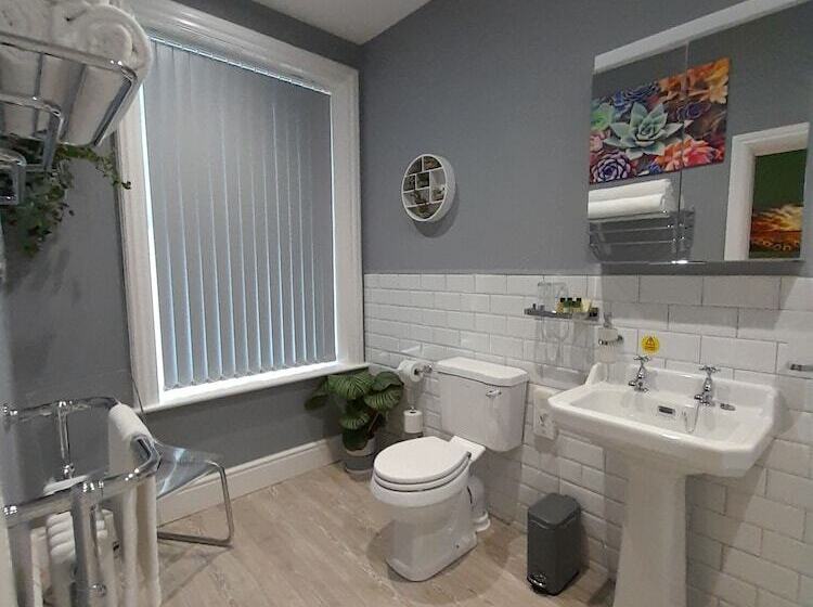 تختخواب و صبحانه Crescent Lodge Guest House