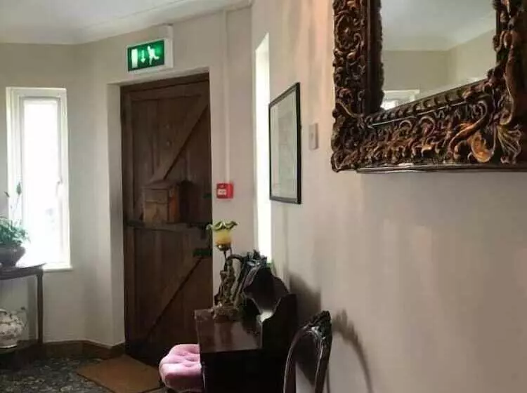 تختخواب و صبحانه The George Inn