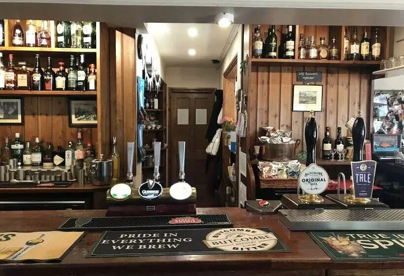 تختخواب و صبحانه The George Inn