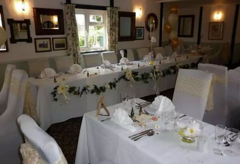 تختخواب و صبحانه The George Inn