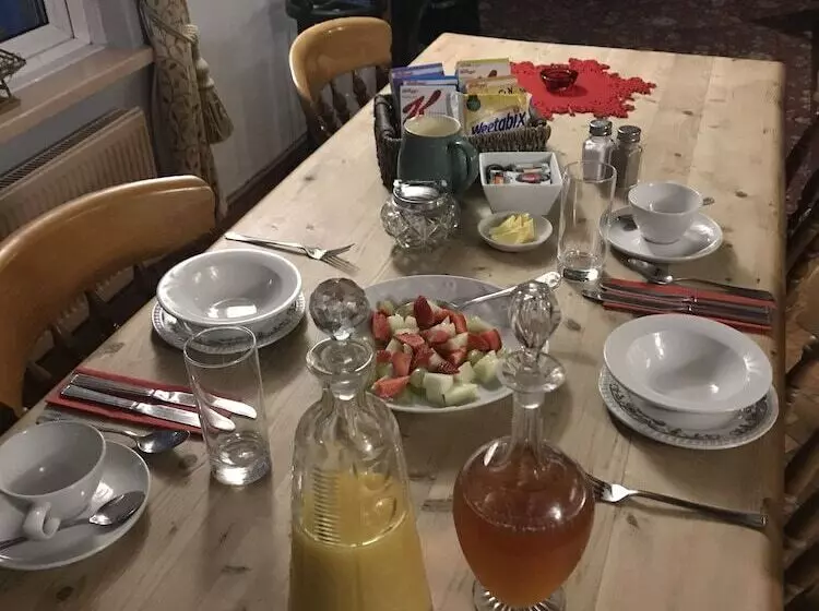تختخواب و صبحانه The George Inn