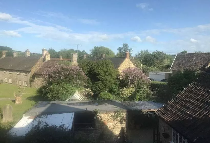 تختخواب و صبحانه The George Inn