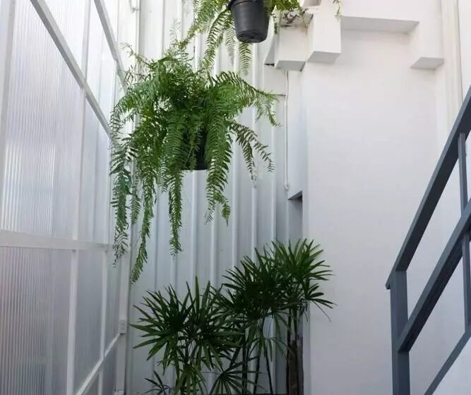هتل Morn Ing Hostel