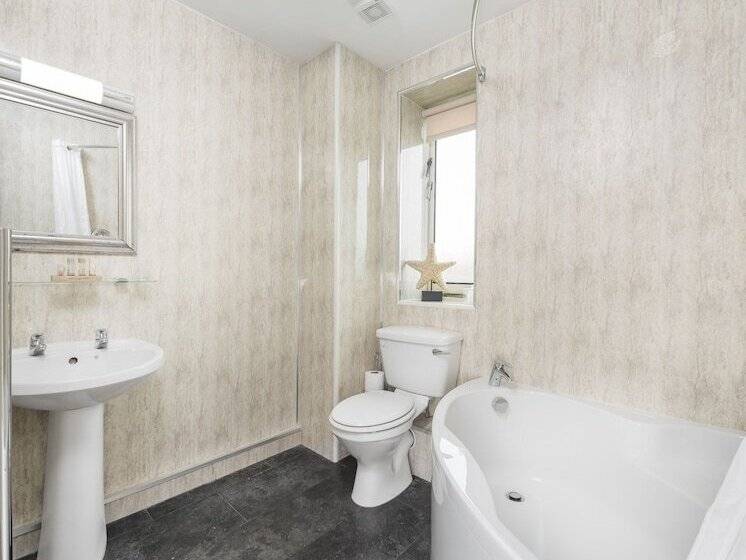 Rags Hotel Bar & Restaurant