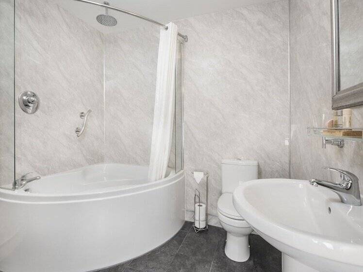 Rags Hotel Bar & Restaurant