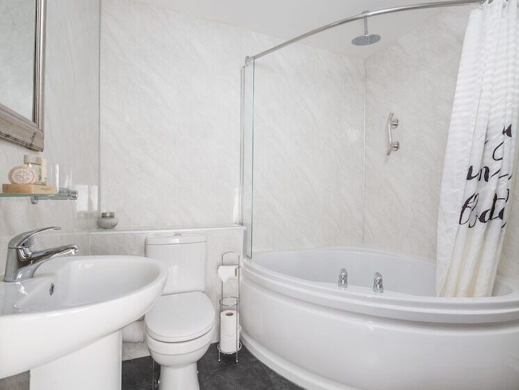 Rags Hotel Bar & Restaurant