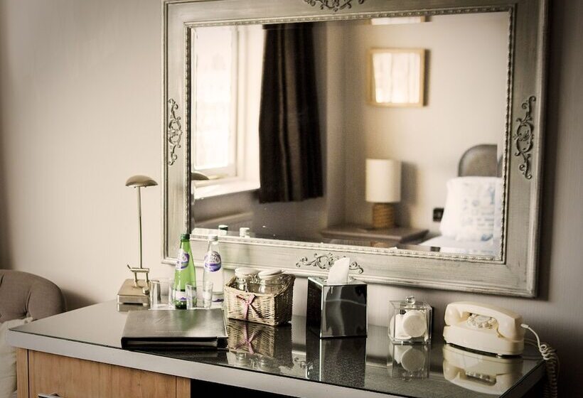 Rags Hotel Bar & Restaurant