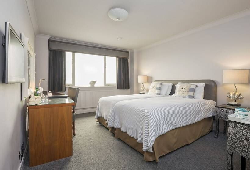 Rags Hotel Bar & Restaurant